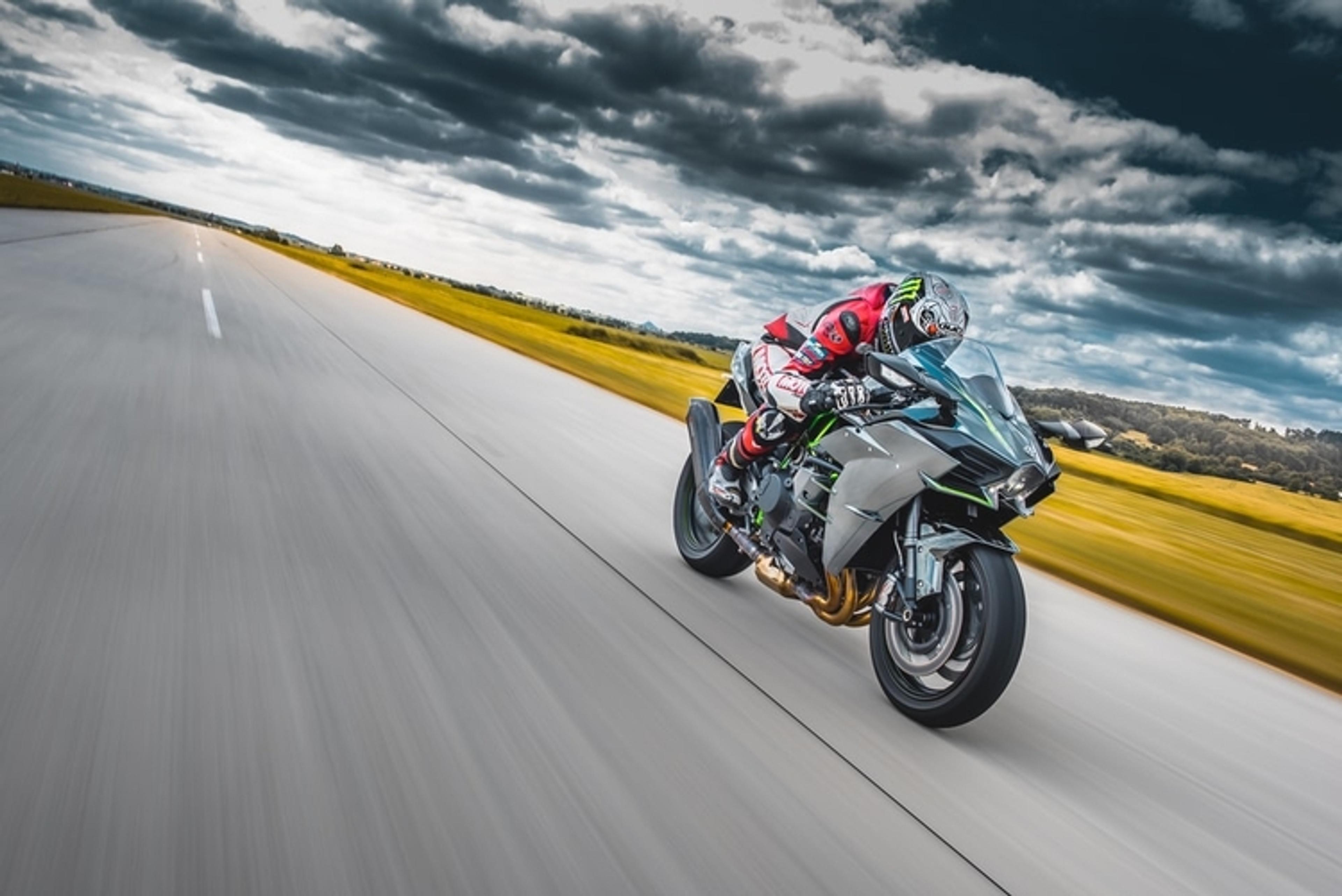 Tăng hiệu suất động cơ với dầu nhớt tổng hợp Amsoil