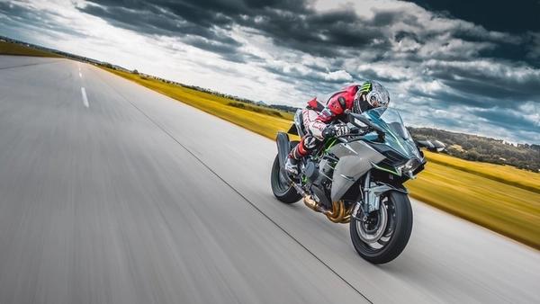 Tăng hiệu suất động cơ với dầu nhớt tổng hợp Amsoil
