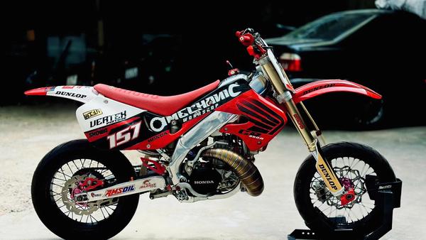 Tinh Hoa Xe 2 Bánh Cổ Hiếm Tại The Mechanic Workshop - Honda CR 250 2-Stroke