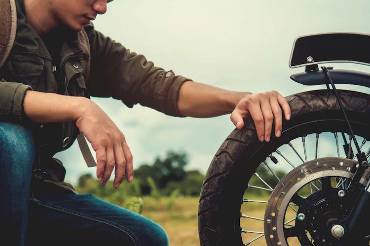 Kiểm tra xe máy như thế nào sau khi ăn Tết ở quê vào?