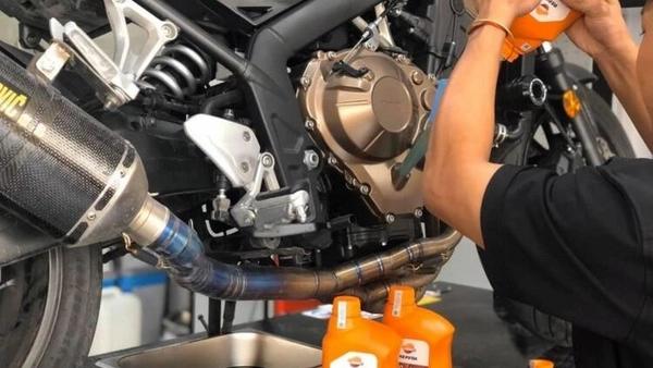 So sánh nhớt Repsol Racing và Repsol Sintetico?