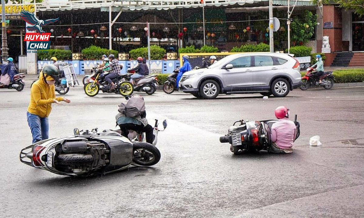 Vỏ Xe Veloce: Lý Giải Hiện Tượng Ngã Xe Khi Trời Mưa