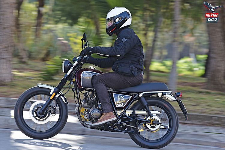 Đặt lên bàn cân: nhớt Repsol Racing và Motul 300V