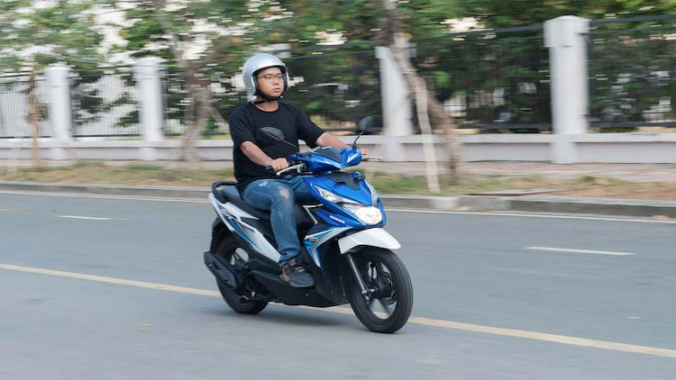 Thay nhớt cho xe đang chạy roda và những sai lầm thường gặp