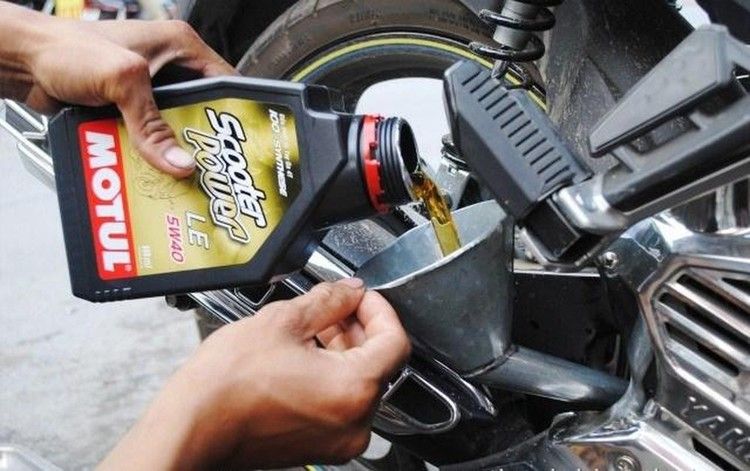 Dầu nhớt nào hoàn hảo cho xe máy 100-150cc?