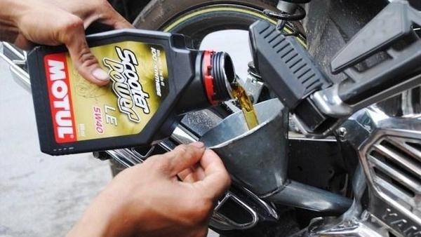 Dầu nhớt nào hoàn hảo cho xe máy 100-150cc?
