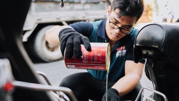 Bí quyết bôi trơn động cơ xe máy hiệu quả hơn