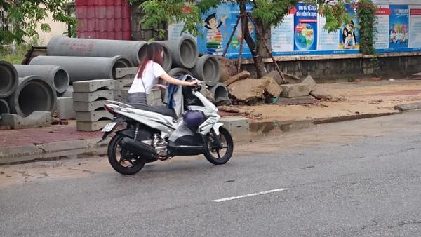 Xe máy bị tắt máy giữa đường? Nguyên nhân và cách khắc phục hiệu quả