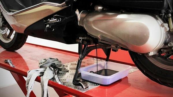 Nhớt xe số có dùng cho xe ga được không?