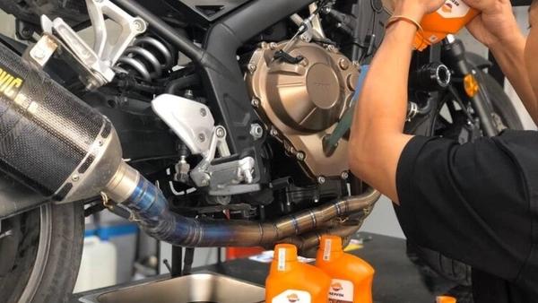 Các thông số nhớt Repsol Moto Racing 4T 10w40 nói lên điều gì?