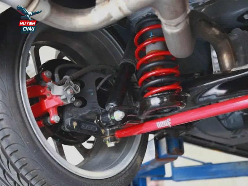 Bảo dưỡng phuộc xe máy bằng dầu phuộc tổng hợp AMSOIL Shock Therapy Medium #10