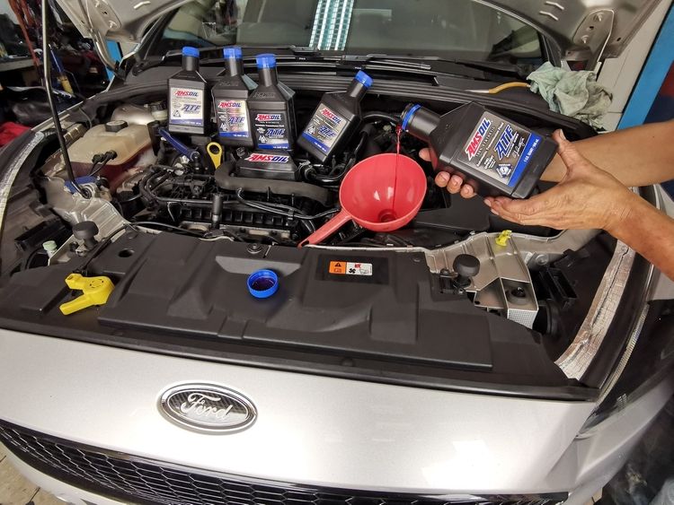 Tư vấn lựa chọn dầu nhớt Amsoil cho xe ô tô của bạn