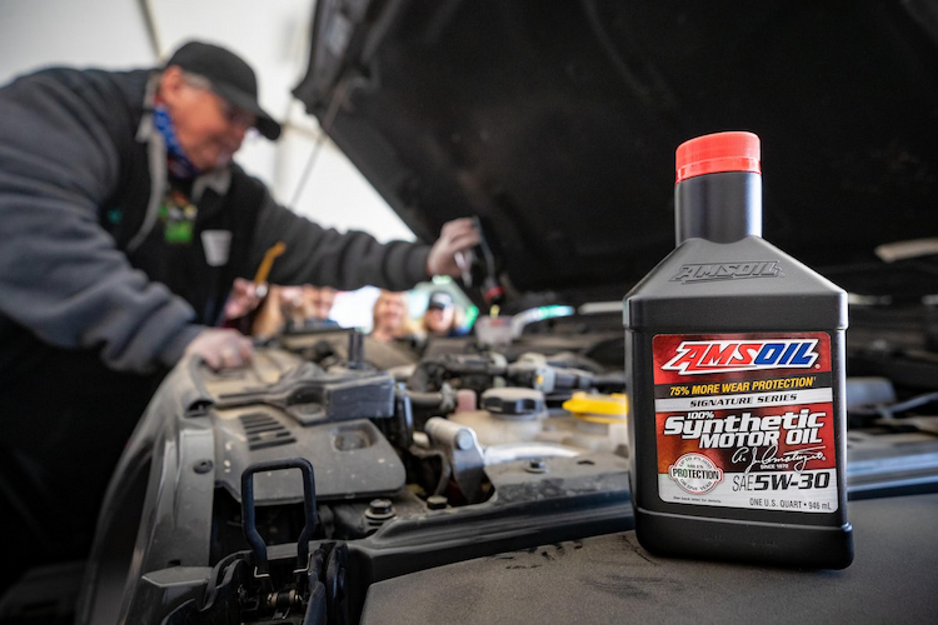 nhot-amsoil-5w30-bao-ve-dong-co-tien-tien-va-hieu-qua