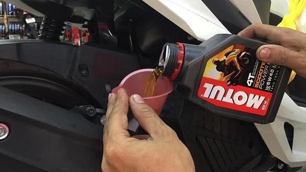 Honda Vario nên thay nhớt nào tốt?