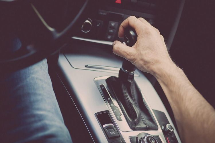 Chú ý hộp số bị hỏng nếu phát hiện 5 dấu hiệu sau