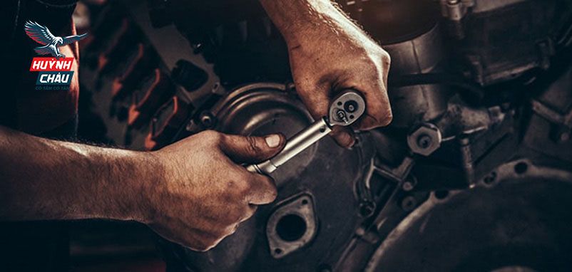 Phụ gia tẩy rửa dầu nhớt Repsol, làm sạch động cơ vượt trội