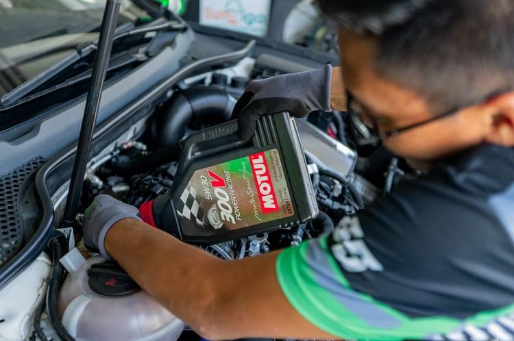 Nhân viên đại lý dầu nhớt Motul cho ô tô cần biết những thông số nào?