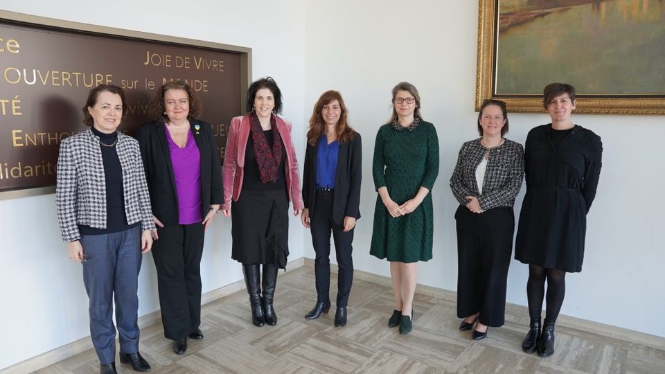 Venue de Mme Anne Calteux en compagnie d'ambassadrices (4C4 et 3R)