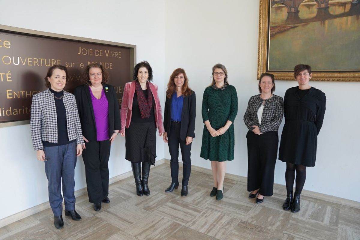 Venue de Mme Anne Calteux en compagnie d'ambassadrices (4C4 et 3R)