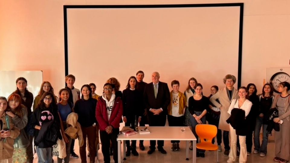 EPAS - Rencontre du Debating Club avec l’eurodéputé M. Charles Goerens