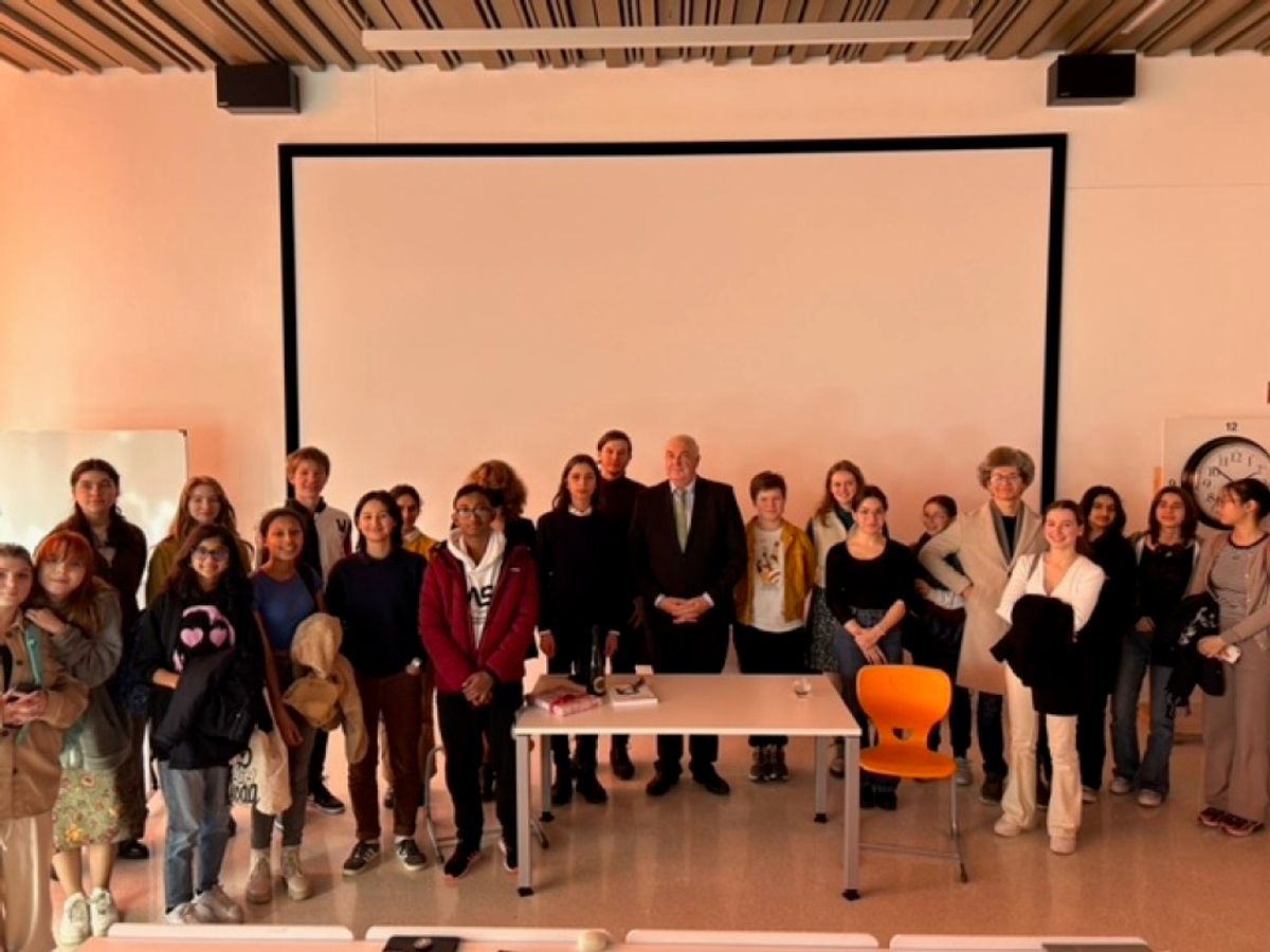 EPAS - Rencontre du Debating Club avec l’eurodéputé M. Charles Goerens