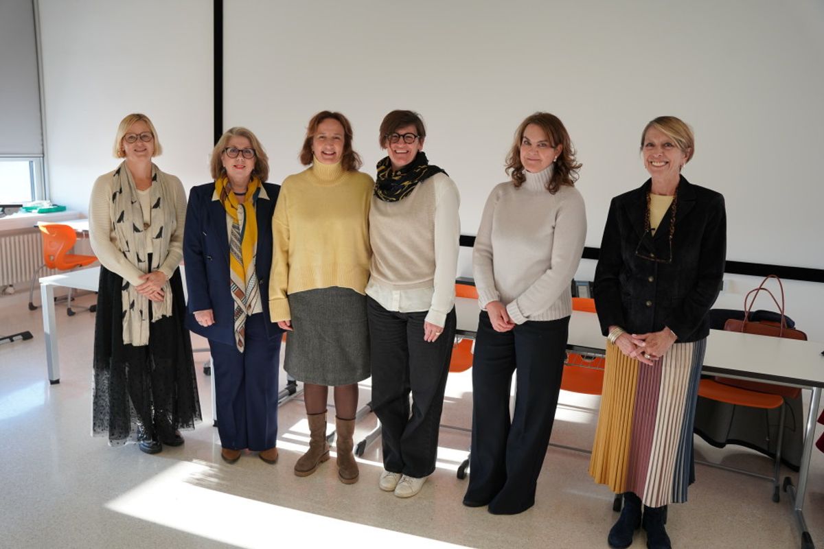 UNESCO - Visite de Mme Lydia Ruprecht à l’Athénée de Luxembourg.