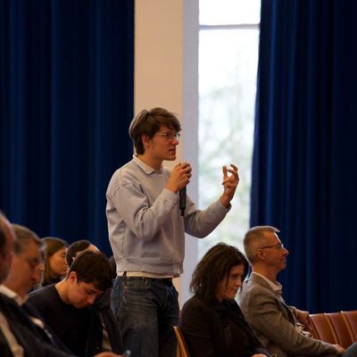 PARTICIPATION DES ÉLÈVES DE NOTRE SECTION R À LA SÉANCE DE DEBRIEFING SUR LES RÉSULTATS DE LA COP30 — photo 12