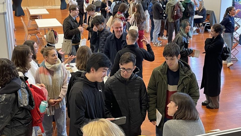 CLASSES DE 7e: ORIENTATION VERS L'ENSEIGNEMENT LATIN; ANGLAIS OU CHINOIS