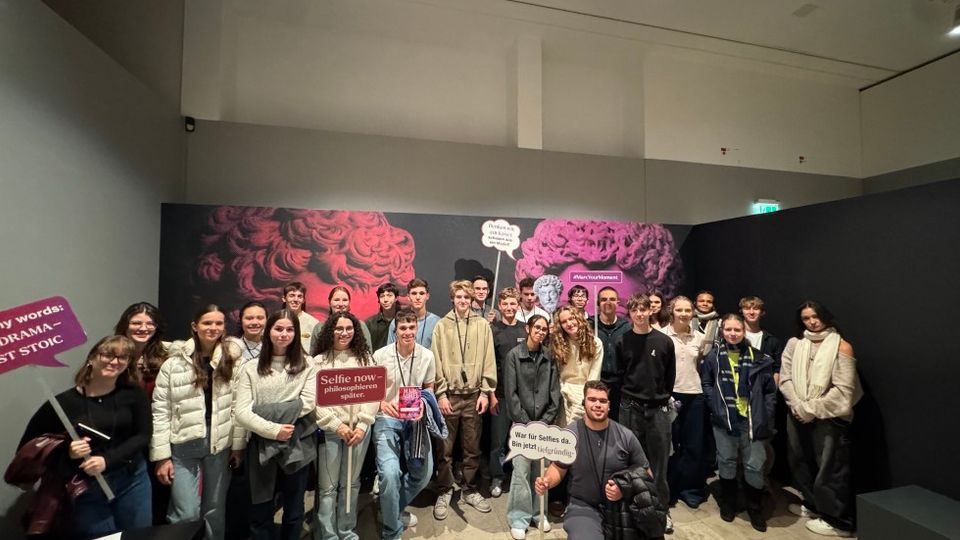 DES LATINISTES VISITENT "MARC AUREL"