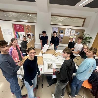4CLZH1: ATELIERS AVEC D'AUTRES CLASSES - PRÉPARATION DE L'EXPOSITION "10 ANS PROJET DÉVELOPPEMENT" — photo 1