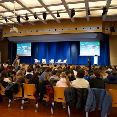 PARTICIPATION DES ÉLÈVES DE NOTRE SECTION R À LA SÉANCE DE DEBRIEFING SUR LES RÉSULTATS DE LA COP30 — photo 1