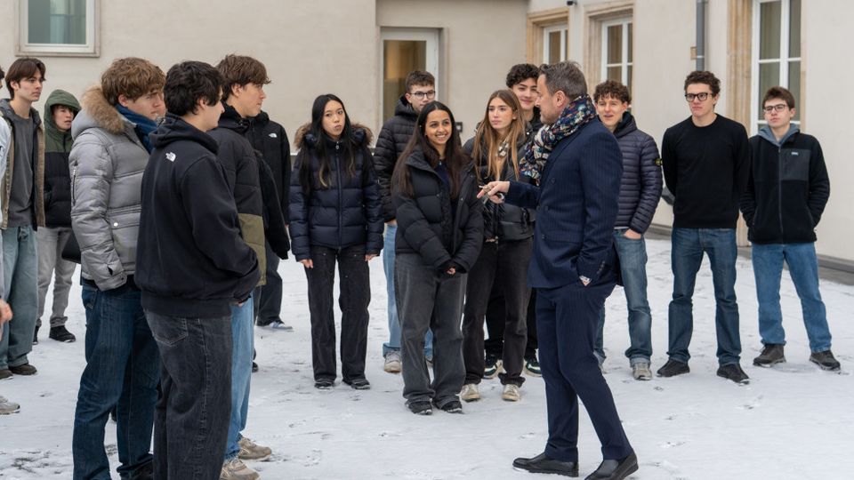3B1 OP VISITE AM AUSSEMINISTÈRE