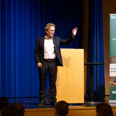 CONFÉRENCE DE "JOY OF DISCOVERY" PAR LE PROFESSEUR BEN L. FERINGA, PRIX NOBEL DE CHIMIE 2016 — photo 2