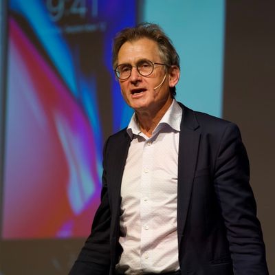 CONFÉRENCE DE "JOY OF DISCOVERY" PAR LE PROFESSEUR BEN L. FERINGA, PRIX NOBEL DE CHIMIE 2016 — photo 1