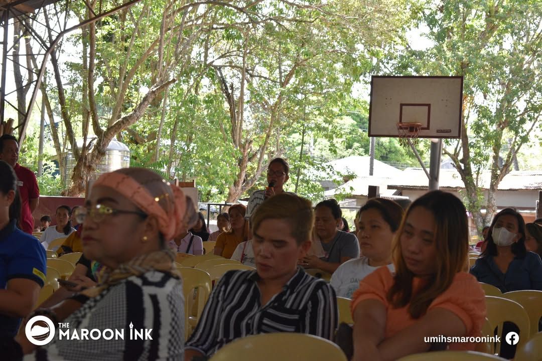 NEWS | Grade 10 and Grade 12 parents meet at the UM Ilang gymnasium on A...