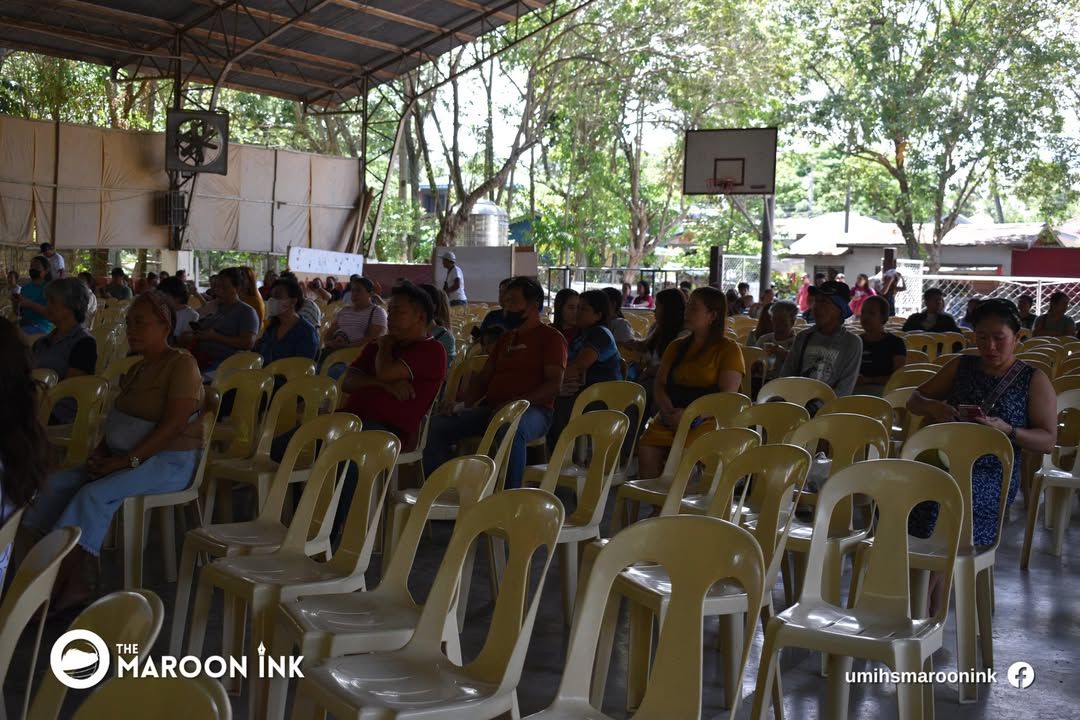 NEWS | Grade 10 and Grade 12 parents meet at the UM Ilang gymnasium on A...