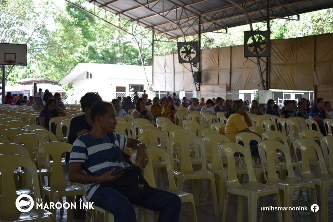 NEWS | Grade 10 and Grade 12 parents meet at the UM Ilang gymnasium on A...