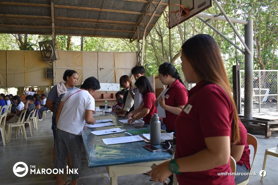 NEWS | Grade 10 and Grade 12 parents meet at the UM Ilang gymnasium on A...