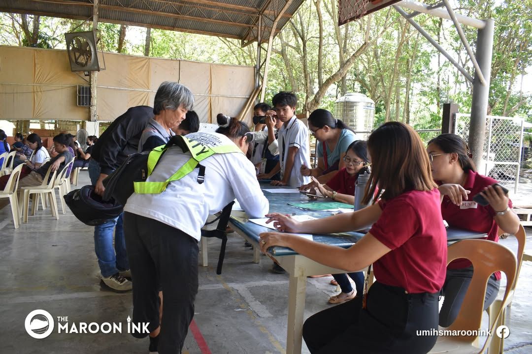 NEWS | Grade 10 and Grade 12 parents meet at the UM Ilang gymnasium on A...