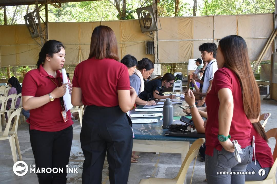 NEWS | Grade 10 and Grade 12 parents meet at the UM Ilang gymnasium on A...