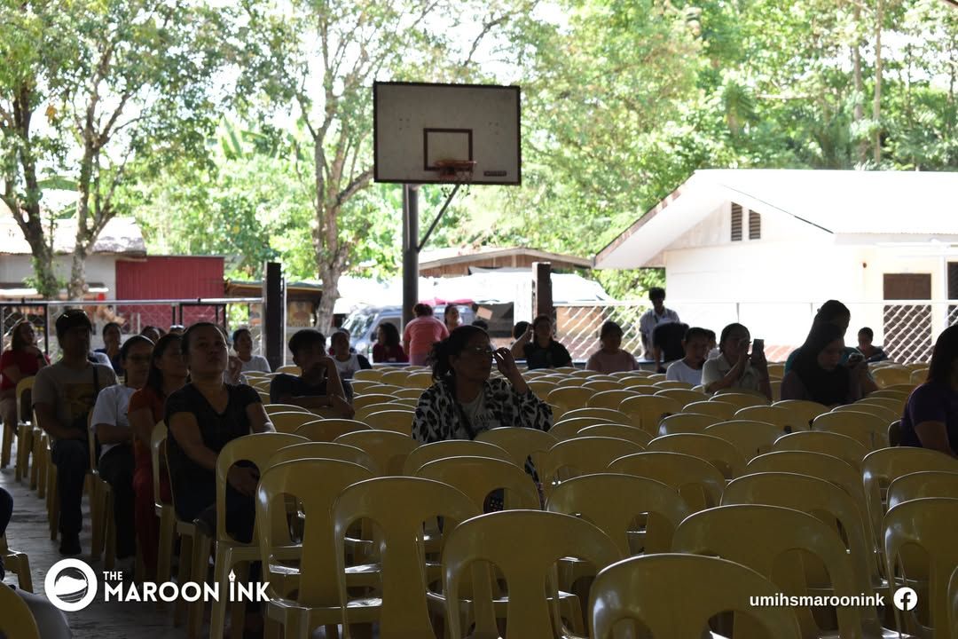 NEWS | Grade 10 and Grade 12 parents meet at the UM Ilang gymnasium on A...