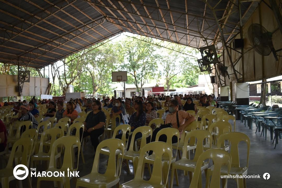 NEWS | Grade 10 and Grade 12 parents meet at the UM Ilang gymnasium on A...