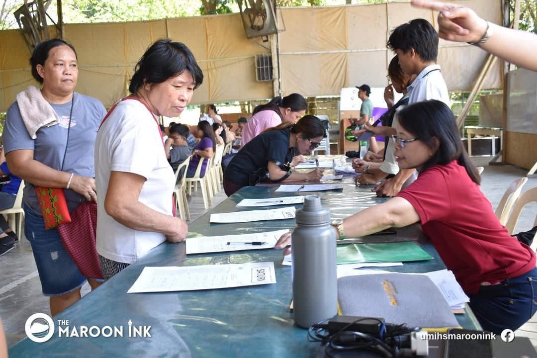 NEWS | Grade 10 and Grade 12 parents meet at the UM Ilang gymnasium on A...