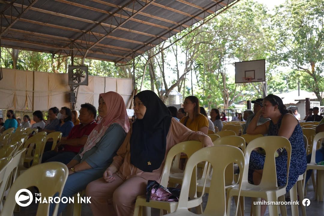 NEWS | Grade 10 and Grade 12 parents meet at the UM Ilang gymnasium on A...