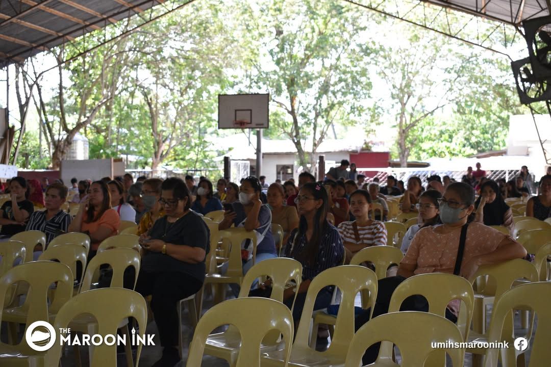 NEWS | Grade 10 and Grade 12 parents meet at the UM Ilang gymnasium on A...