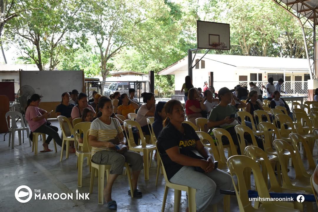 NEWS | Grade 10 and Grade 12 parents meet at the UM Ilang gymnasium on A...