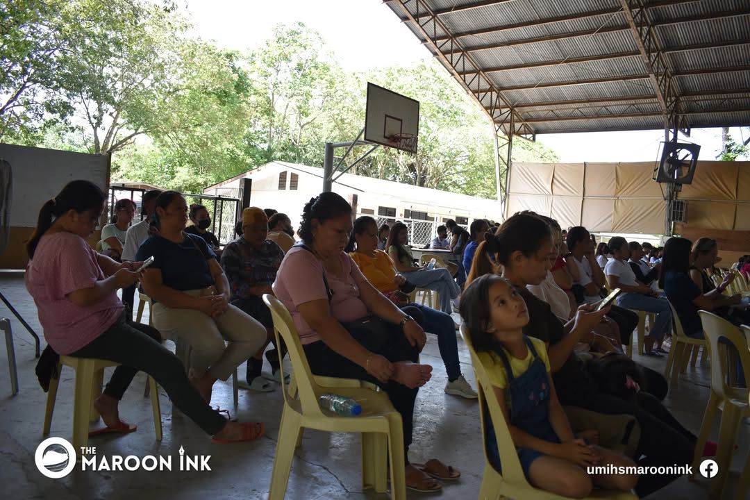NEWS | Grade 10 and Grade 12 parents meet at the UM Ilang gymnasium on A...