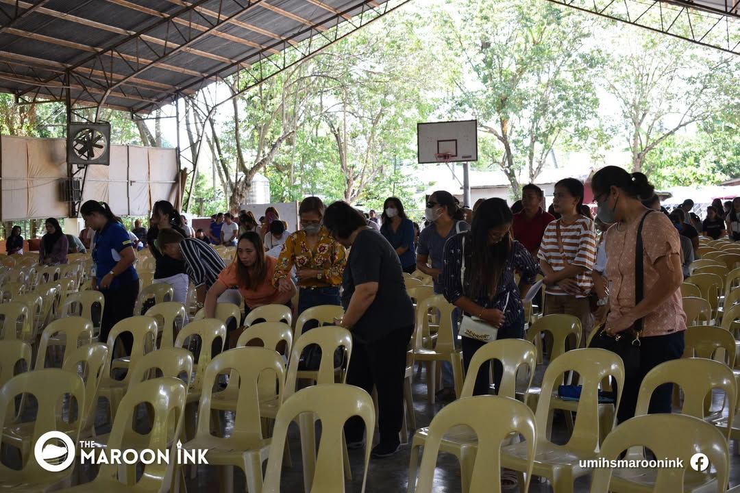 NEWS | Grade 10 and Grade 12 parents meet at the UM Ilang gymnasium on A...