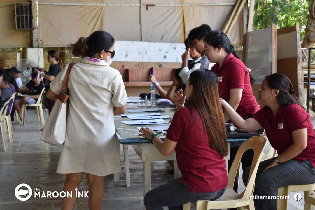 NEWS | Grade 10 and Grade 12 parents meet at the UM Ilang gymnasium on A...