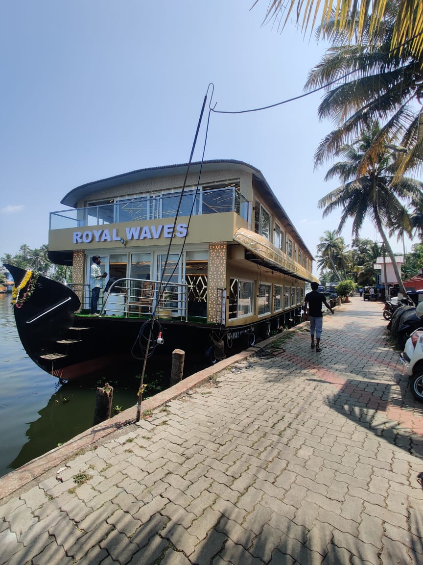 roayl rivers boat